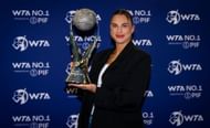 Aryna Sabalenka with the World No. 1 trophy (Image Source: Getty)
